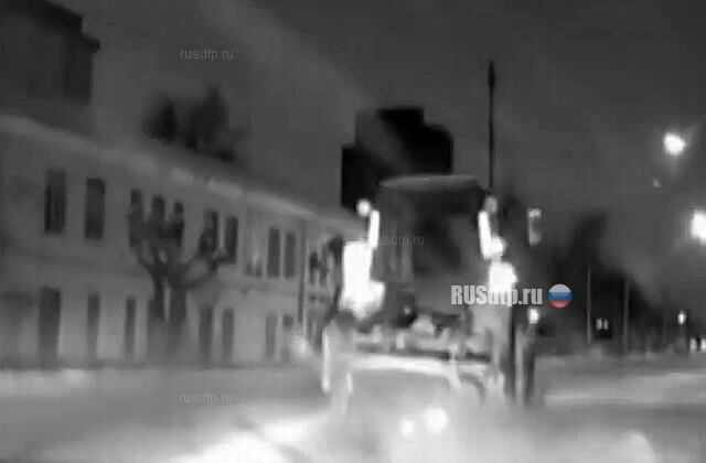 В Кирове пьяный тракторист чистил снег, удирая от полицейских