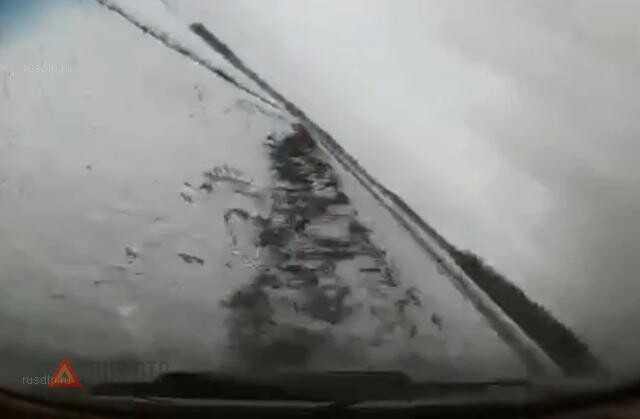 Грузовик вылетел в кювет