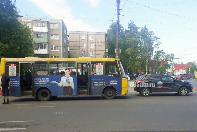 В Иванове в ДТП с участием автобуса пострадали 6 человек, в том числе трое детей 