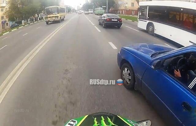Таксист зацепил байкера в Белгороде