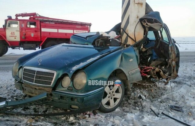 «Мерседес» врезался в столб на автодороге Норильск – Кайеркан 