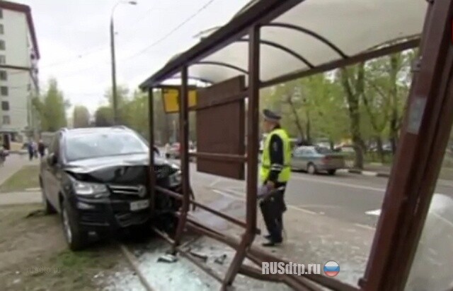 В Москве на тротуаре сбили женщину