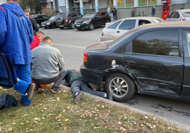 Автомобиль сбил пешехода в результате ДТП на перекрестке в Чебоксарах 