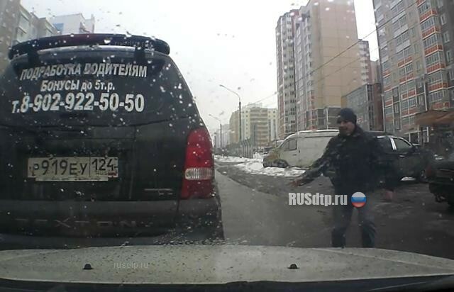 В Красноярске внедорожник \»сбежал\» от водителя
