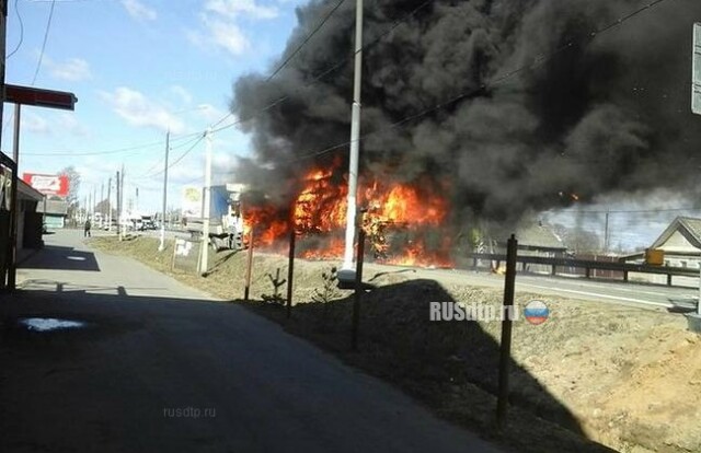 Два большегруза сгорели в результате ДТП на трассе М-10 «Россия» 