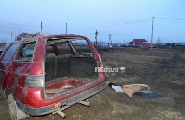 В Чите пьяная компания разбилась на \»Ладе\». Один погиб и двое пострадали 