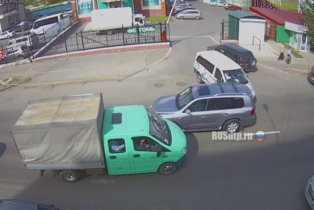 Пять автомобилей столкнулись в Томске. ВИДЕО