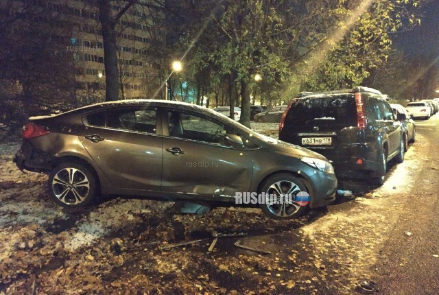 В Петербурге лихач на «Мерседесе» протаранил 7 припаркованных машин и скрылся 