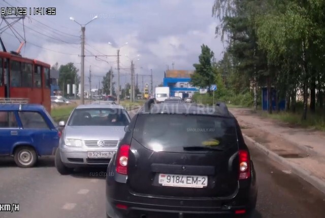 Массовое ДТП с участием трамвая произошло в Смоленске. ВИДЕО