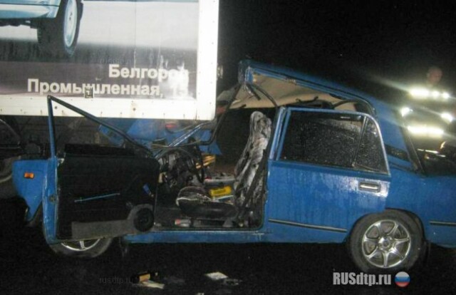 ВАЗ-2107 столкнулся с грузовиком 