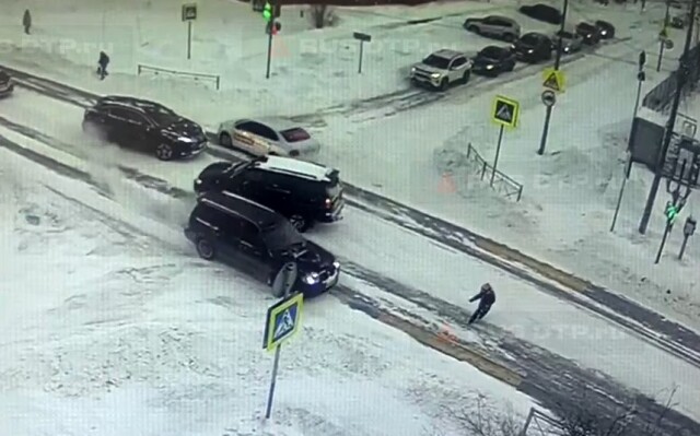 В Салехарде ребенок попал под колеса внедорожника