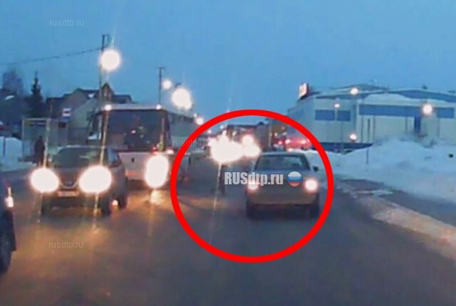 В Тарко-Сале автомобиль сбил 3-летнего ребенка. ВИДЕО 