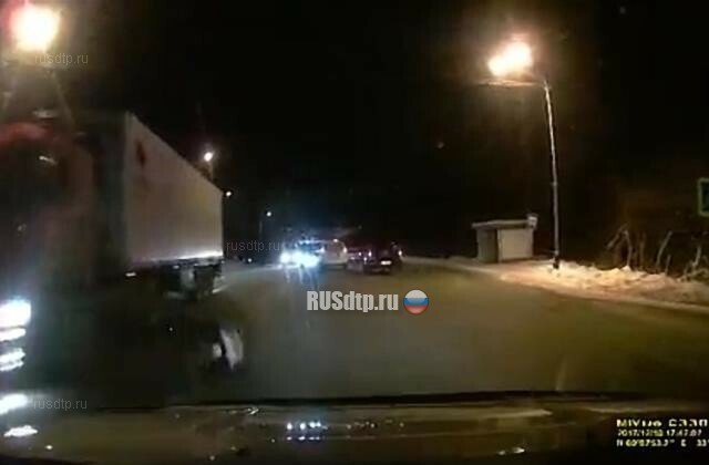 Фура сбила пешехода на Североморском шоссе в Мурманске