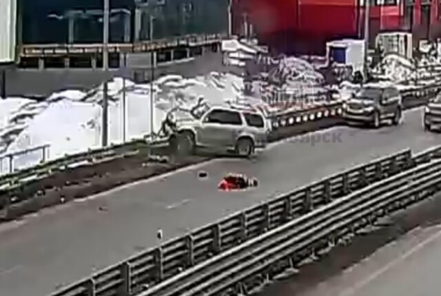 Внедорожник сбил дорожного рабочего на Северном шоссе в Красноярске 