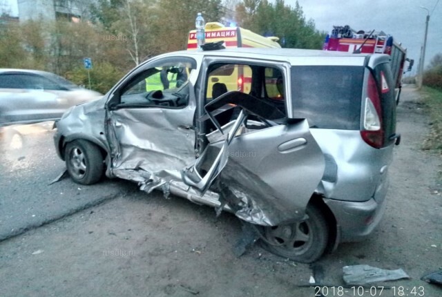 В Омске в ДТП пострадали двое детей. ВИДЕО 