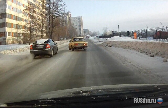 Приехал в город с деревни 