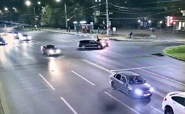 Мотоциклистка пострадала в результате ДТП на перекрестке в Чебоксарах 