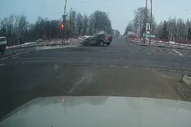 «Не дождался стрелки»: видеорегистратор запечатлел момент ДТП на трассе М-1 «Беларусь» 