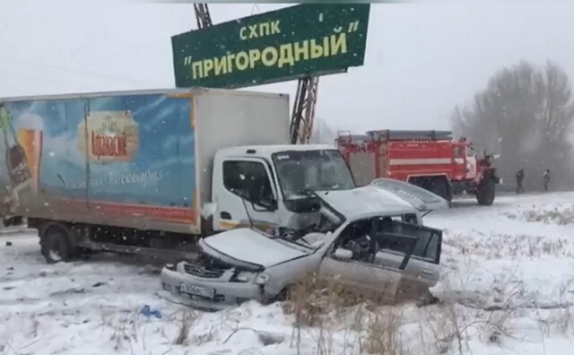 «Занесло на встречную полосу»: семья из пяти человек разбилась в Иркутской области 