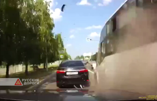 В Набережных Челнах маршрутка снесла четыре автомобиля