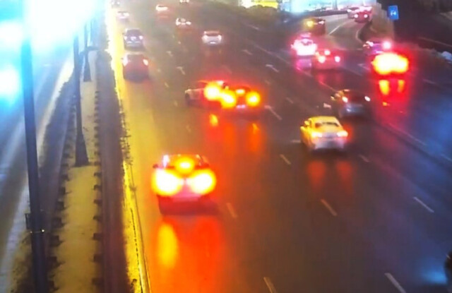 Два автомобиля столкнулись на внутренней стороне МКАД 