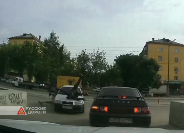 Легковой автомобиль и электросамокат столкнулись в Екатеринбурге