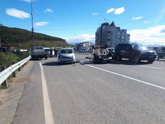 Кадры массовой аварии с участием пяти автомобилей во Владивостоке 