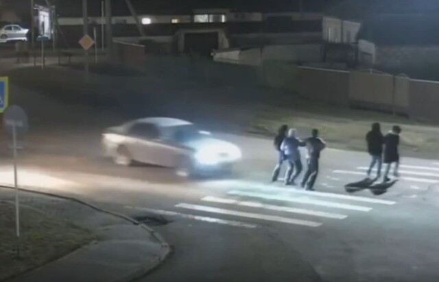 На Кубани Hyundai сбил подростков, переходивших дорогу по пешеходному переходу