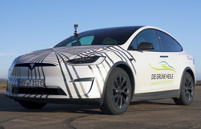 Электрокар Tesla Model X Plaid сразился с суперкарами Ferrari и Lamborghini. И вот что из этого вышло 