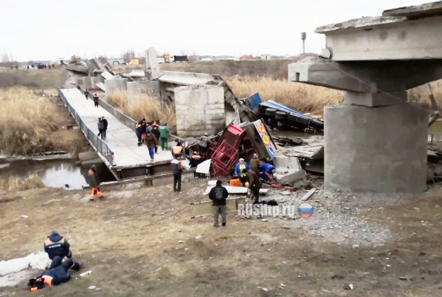 Под Воронежем обрушился автомобильный мост 