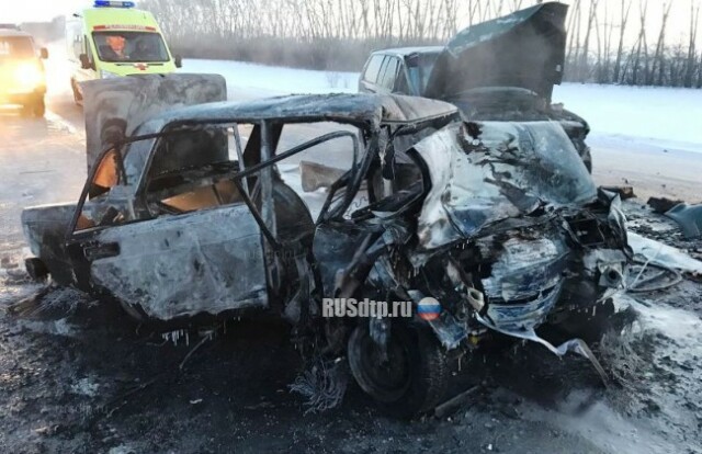 Три человека на \»Жигулях\» погибли в ДТП под Новосибирском 