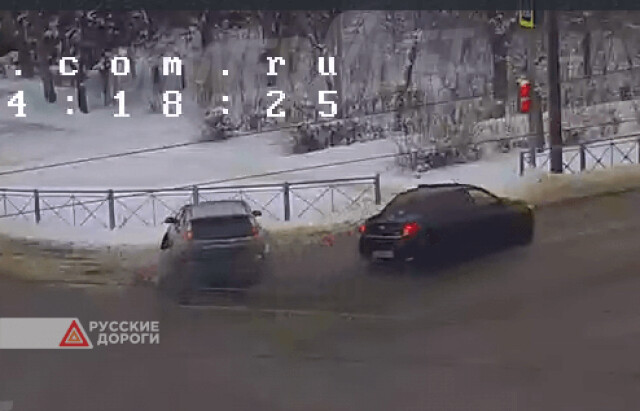Два автомобиля столкнулись на перекрестке в Волжском