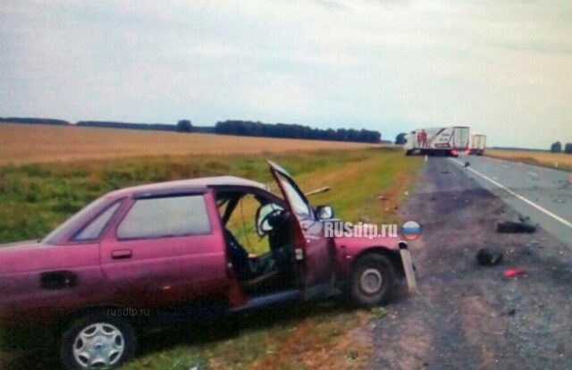 «Лада» врезалась в фуру под Омском. Погибли водитель и пассажир 