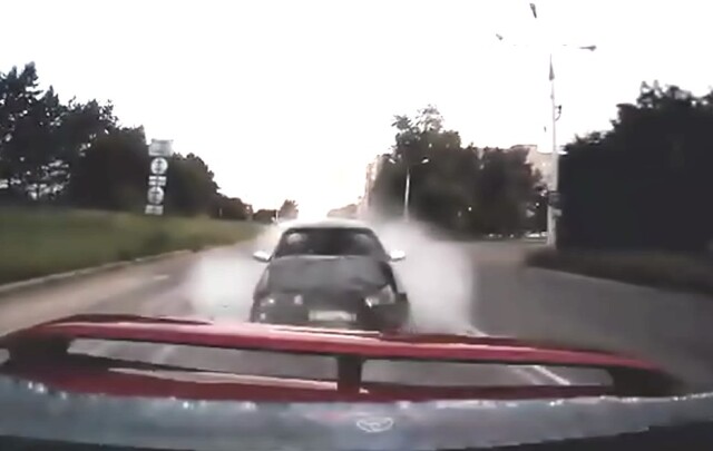 Жесткая авария в Комсомольске-на-Амуре: водитель легкового автомобиля не успел затормозить