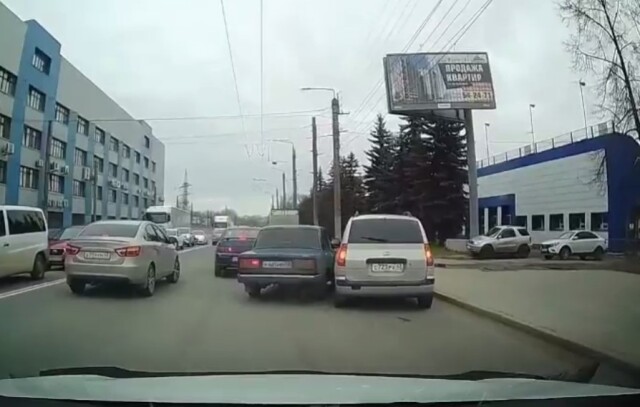 ДТП на Лепсе в Кирове: водитель «Жигулей» пытался повернуть направо 