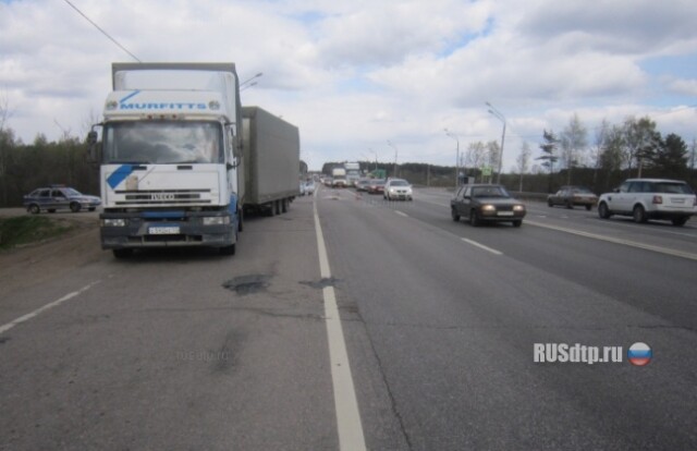 Фура сбила женщину 