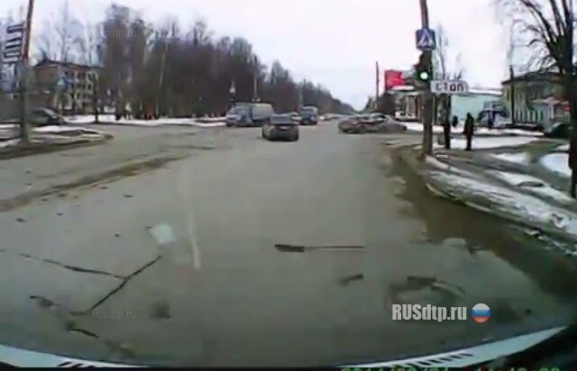 Авария на перекрестке 