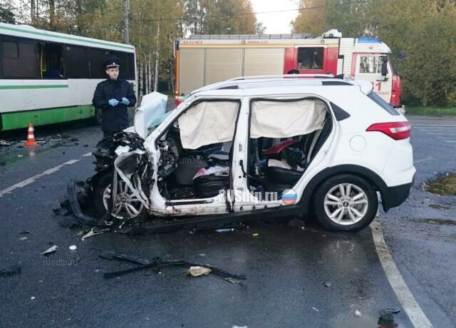 Пассажирка кроссовера погибла в ДТП с автобусом в Пушкине 