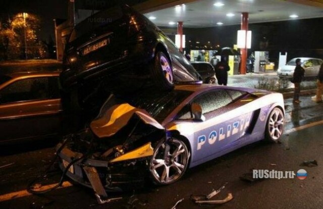 В Италии в ДТП попал полицейский автомобиль Lamborghini Gallardo 