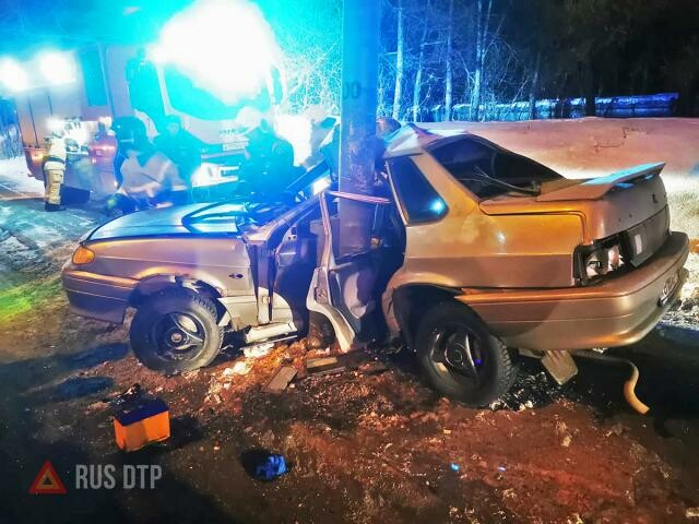 В Томске ВАЗ-2115 врезался в столб: погибли водитель и пассажир 