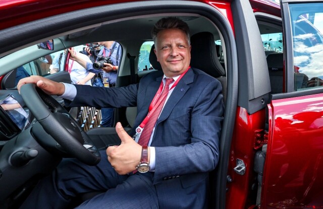 «Объездил всю страну»: на чем и куда ездит топ-менеджер АвтоВАЗа? 