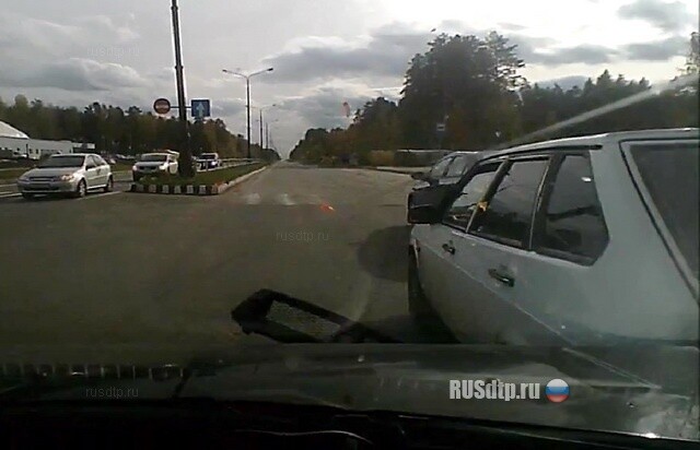 ВАЗ резанул Ниссан Куб 