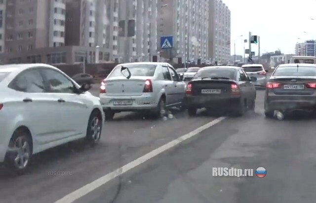 Скрылся, предварительно снеся зеркало 