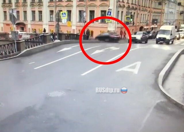 Китайский турист погиб под колесами автомобиля в Петербурге