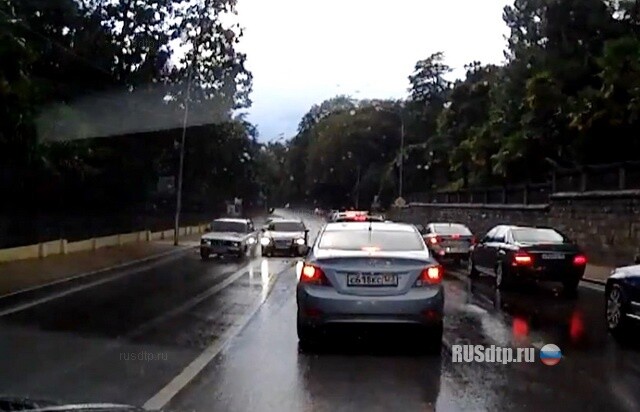 Мерседес подбил Жигуленка 