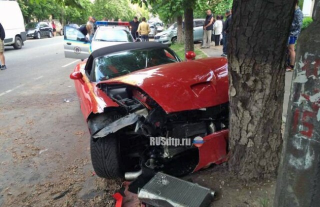 В Киеве в ДТП попал суперкар «Dodge Viper» стоимостью 25 миллионов 