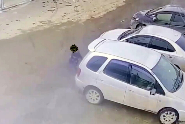 Двухлетний ребенок попал под колеса автомобиля в Якутске 