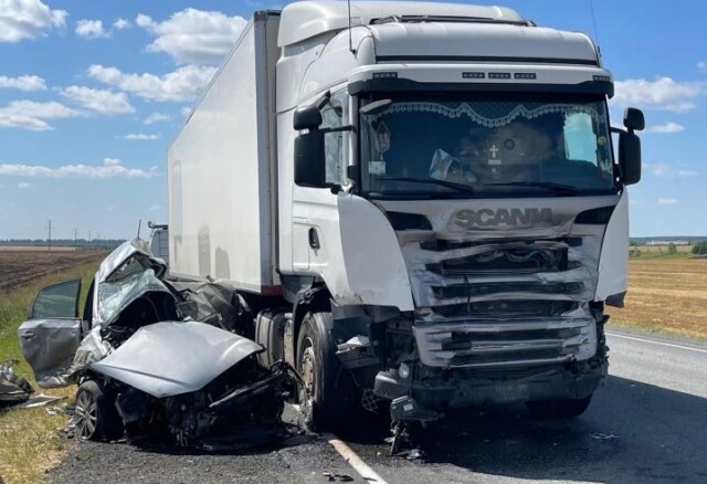 «Роковой обгон, сделавший детей сиротами»: в Татарстане вынесли приговор водителю, по вине которого погибли супруги 