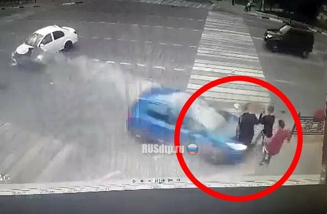 В Домодедово автомобиль сбил троих подростков. ВИДЕО 