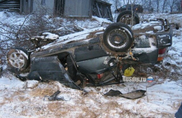В Карелии двое погибли при опрокидывания автомобиля в кювет 